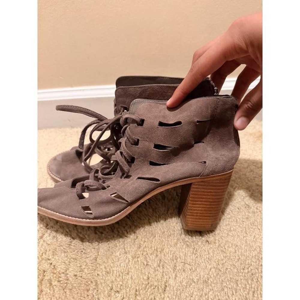 Previously Loved Dark Tan VINCE CAMUTO Size 11 Heeled Lace Up Sandals